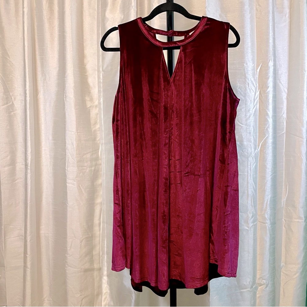 Umgee size Med sleeveless Burgundy velour mini dresss with keyhole front & back